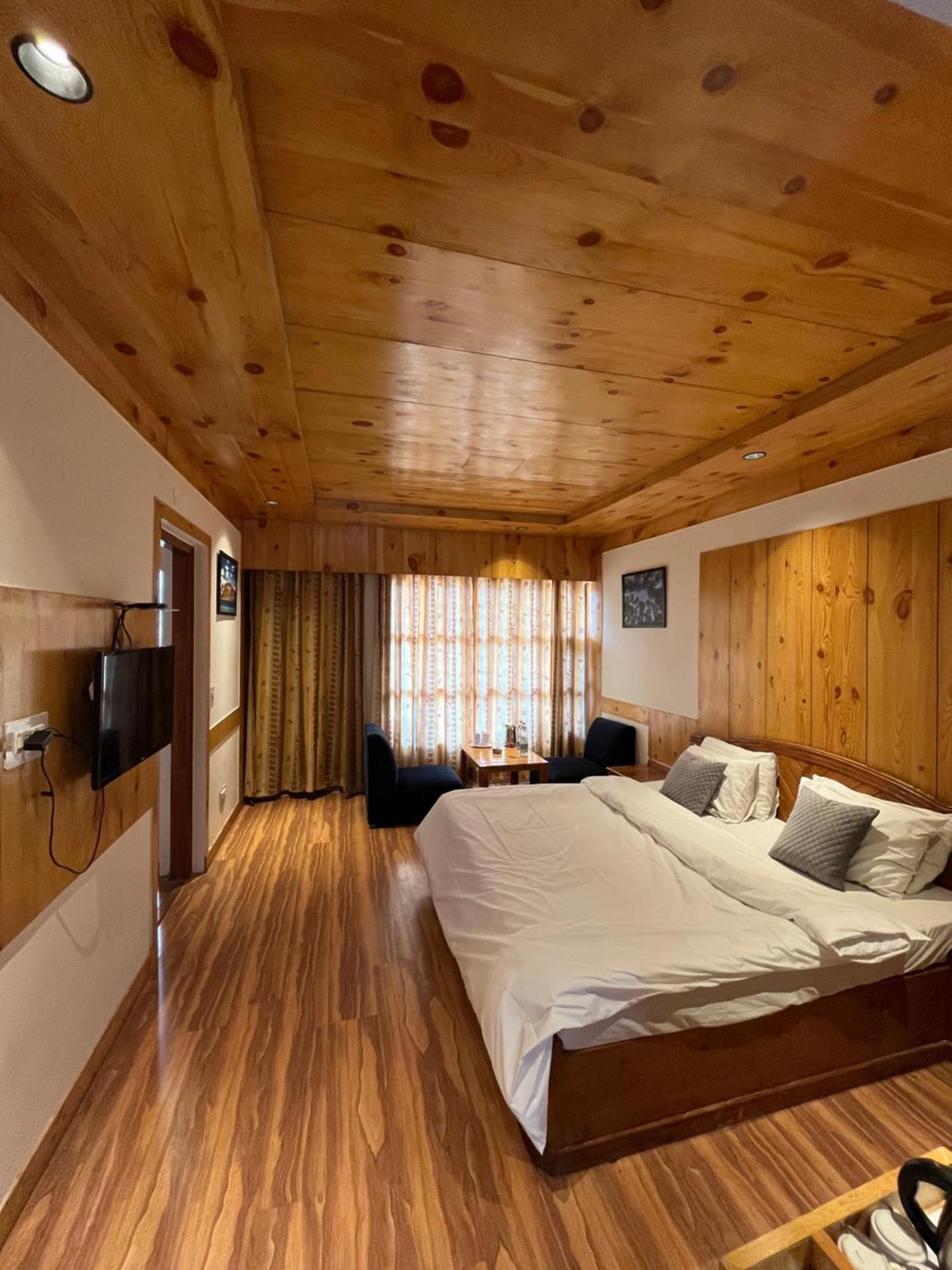 Hotel The Conifer Manāli Exteriér fotografie