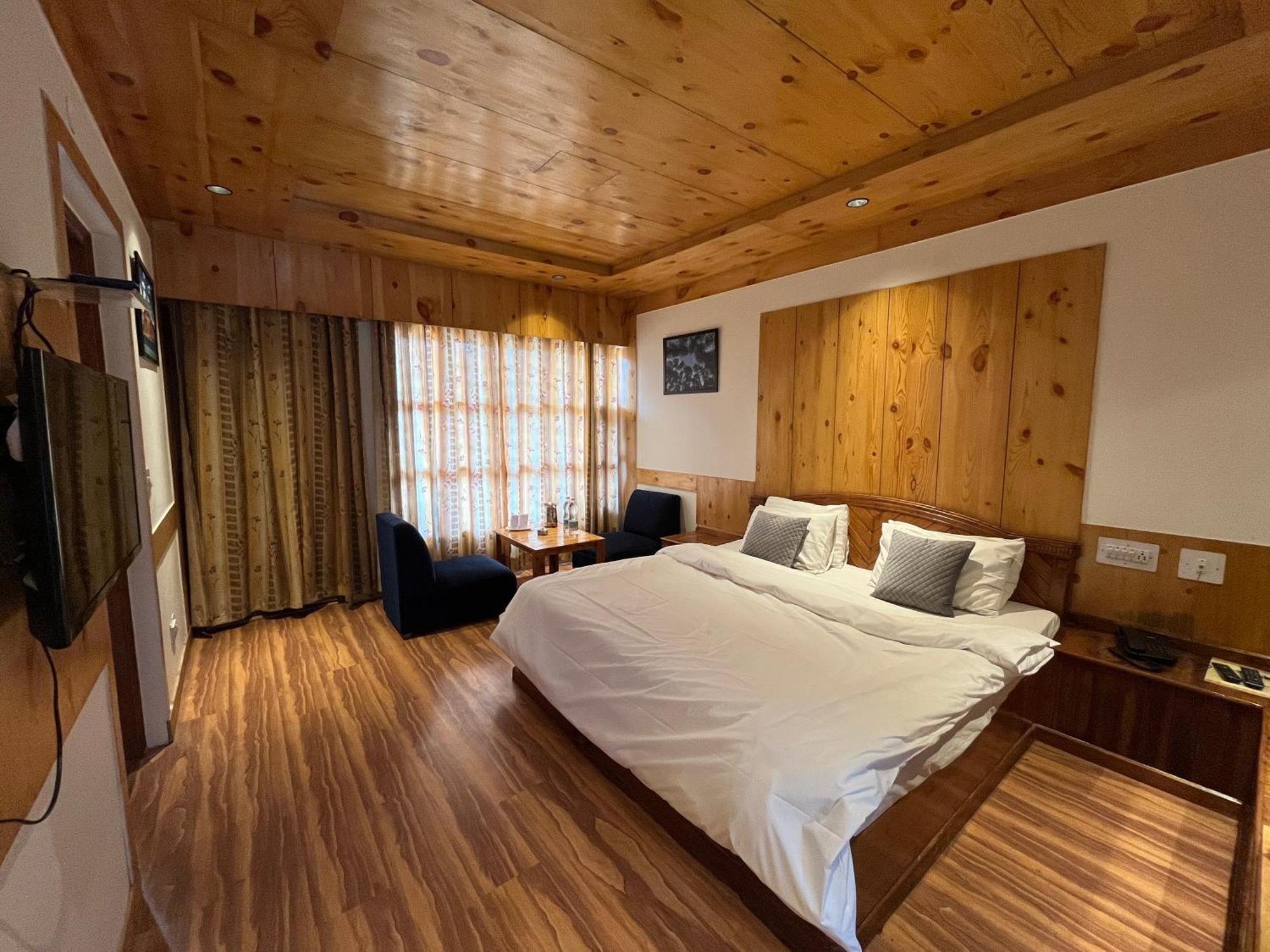 Hotel The Conifer Manāli Exteriér fotografie